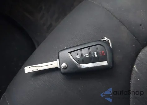 2023 Toyota Camry Le z USA, uszkodzony, nr VIN 4T1C11BK6PU106532